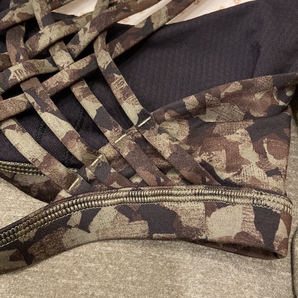 Lululemon Wild Tank - green olive camo 🫒 - Picture 6 of 6